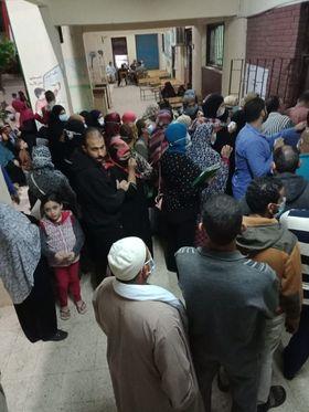 محافظ كفرالشيخ يشيد باقبال المواطنين علي مقار اللجان الانتخابية للادلاء بأصواتهم في الوقت المتبقي من انتخابات مجلس النواب 2020م 