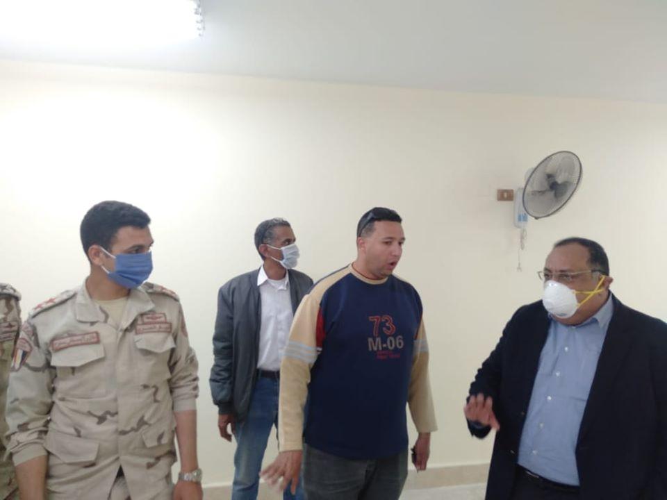 رئيس جامعة حلوان يتفقد مباني المدن الجامعية المخصصة لعزل مرضى فيروس كورونا.