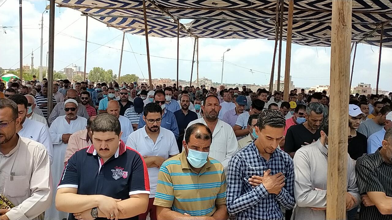 حمدين صباحى.. يؤدى صلاة الجنازة على شقيقته ببلطيم بحضور أبوعيطة