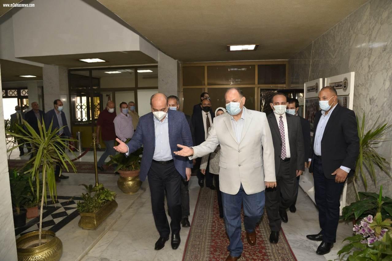 محافظ أسيوط يستقبل رئيس هيئة التنمية الصناعية الذى يزور المحافظة لتفقد بعض المناطق الصناعية ولقاء المستثمرين