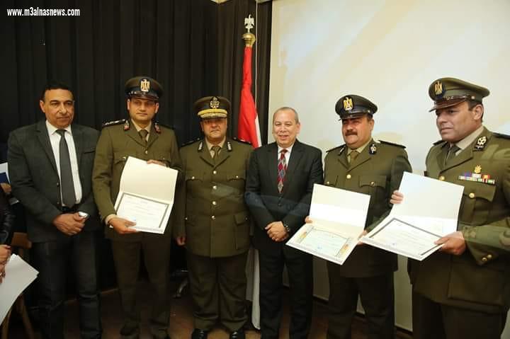 محافظ كفرالشيخ يكرم قيادات مرور المحافظة لحصولهم على أفضل منفذ حكومى لتقديم خدمات المواطنين لعام 2018