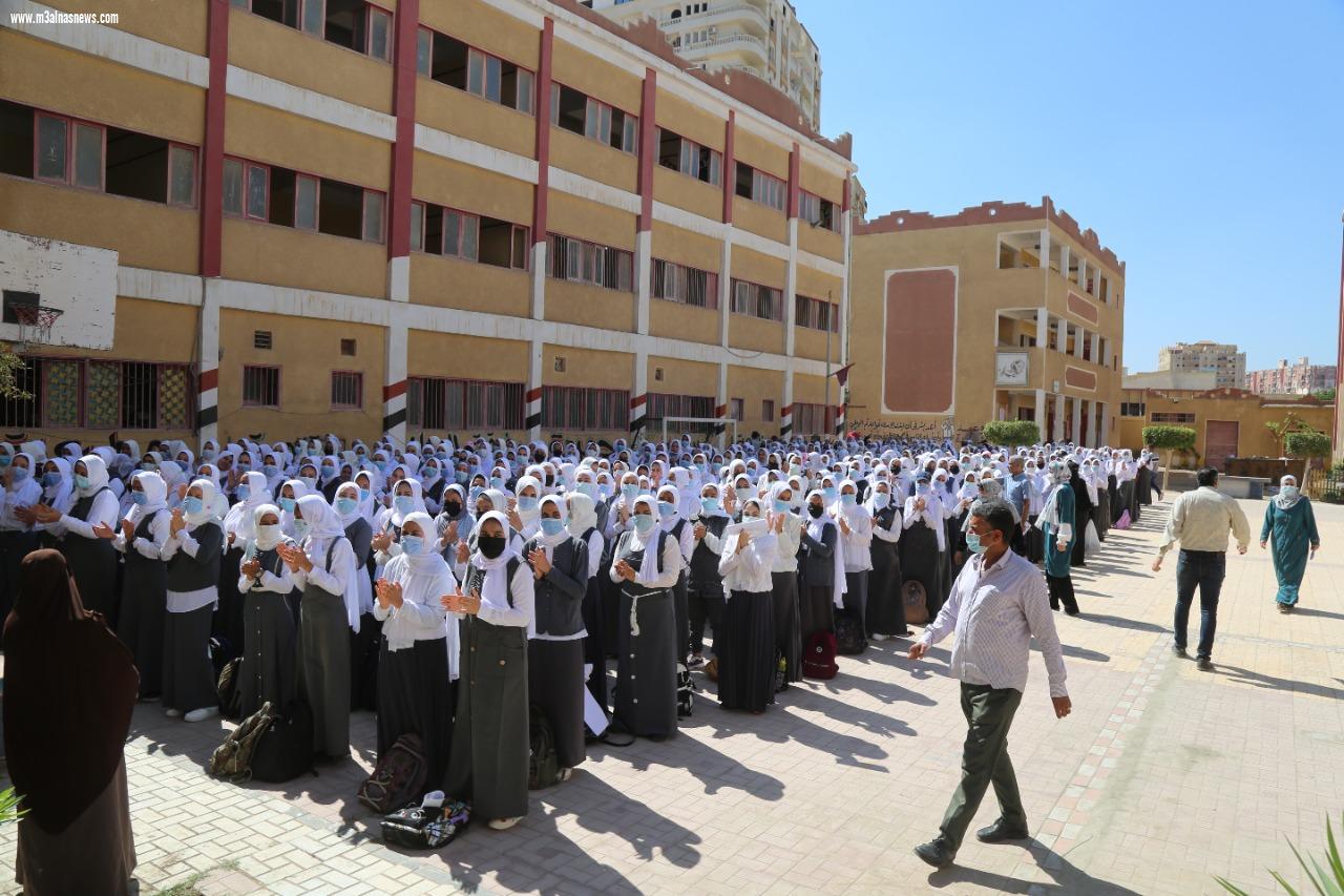 محافظ كفر الشيخ يتفقد عدد من المدارس ويشدد على ضرورة العمل بالاجراءات الاحترازية