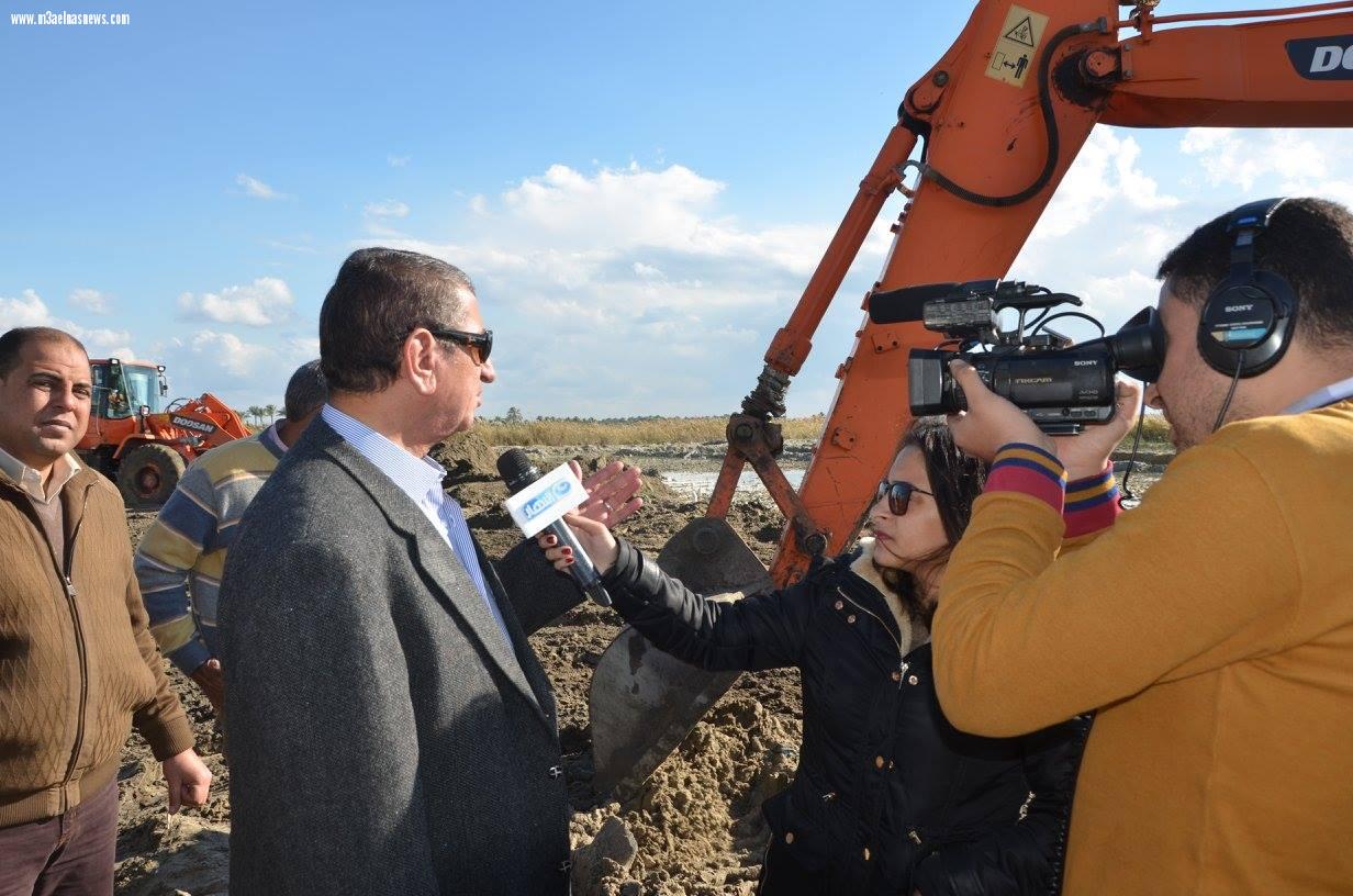 محافظ كفرالشيخ يتابع أعمال إنشاء مصنع الرمال السوداء بالبرلس باستثمارات تتخطى مليار جنيه