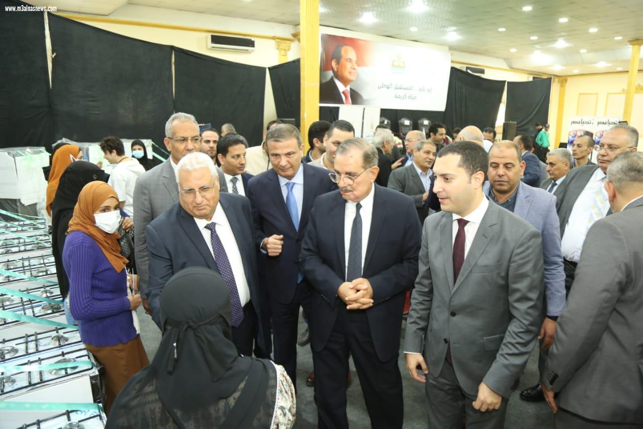 محافظ كفرالشيخ يشهد فعاليات تسليم 100‪ جهاز للعرائس الأولى بالرعاية بالتعاون مع البنك الزراعي المصري