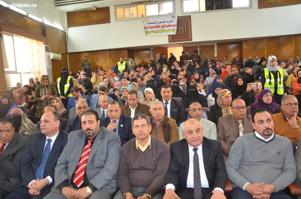 محافظ كفرالشيخ يكرم 10 أمهات مثاليات في احتفالية عيد الأم