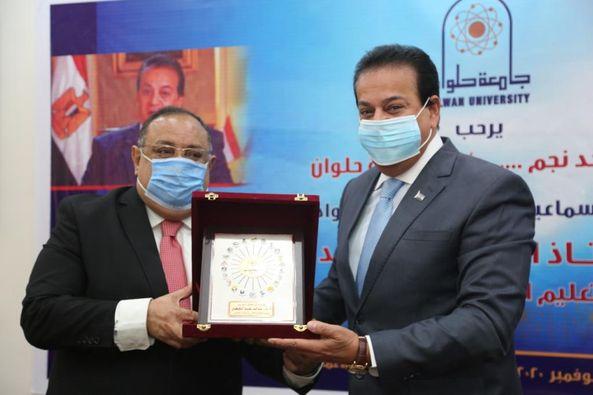 وزير التعليم العالي يفتتح أعمال تطوير كلية التجارة وإدارة الأعمال بالزمالك بجامعة حلوان