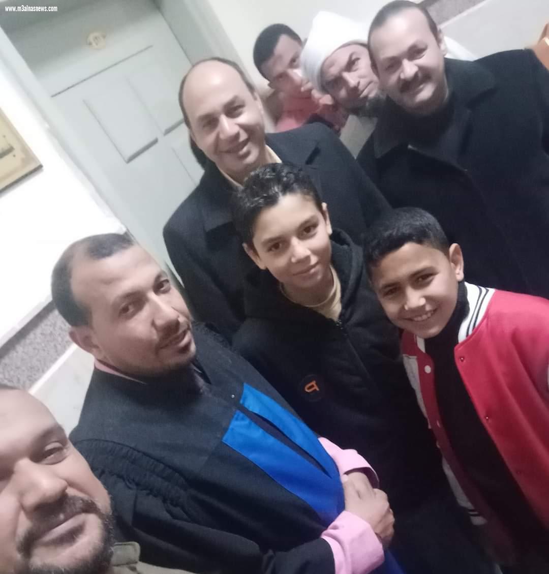 الزميل السيد شحاتة... يهنىء ممدوح حسنى المناخلى ... لحصولة على الماجستير 