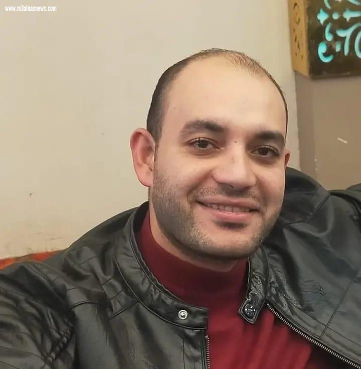 الزميل السيد شحاتة .. يهنئ الدكتور أحمد صقر بافتتاح العيادة الجديدة 