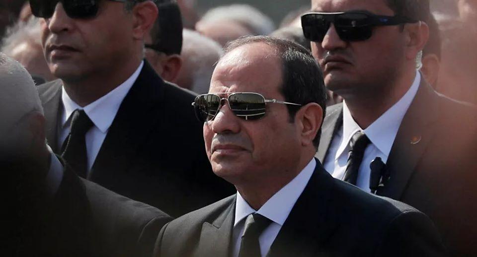 السيسي يجتمع بوزيري المالية والعدل ورئيس المخابرات