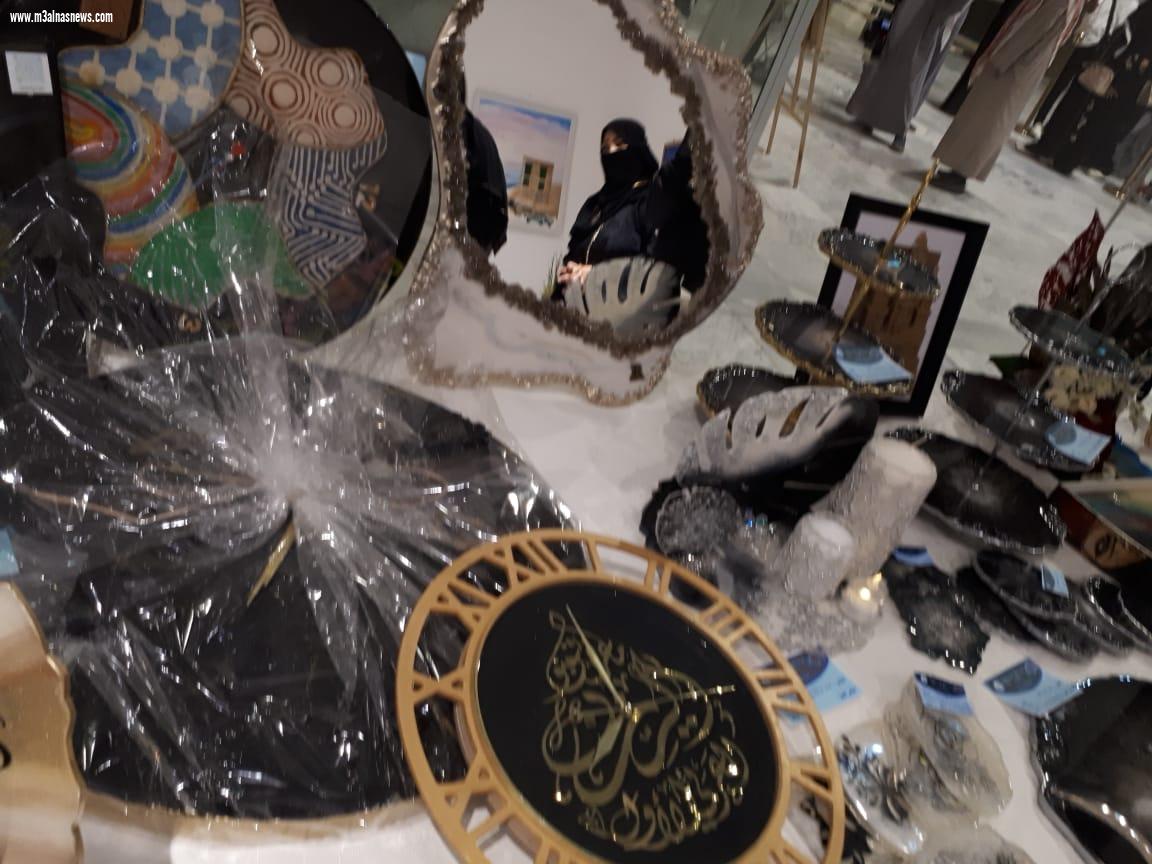 الجوهرة وادهم يفتتحا معرض فنون الريزن العربي الأول