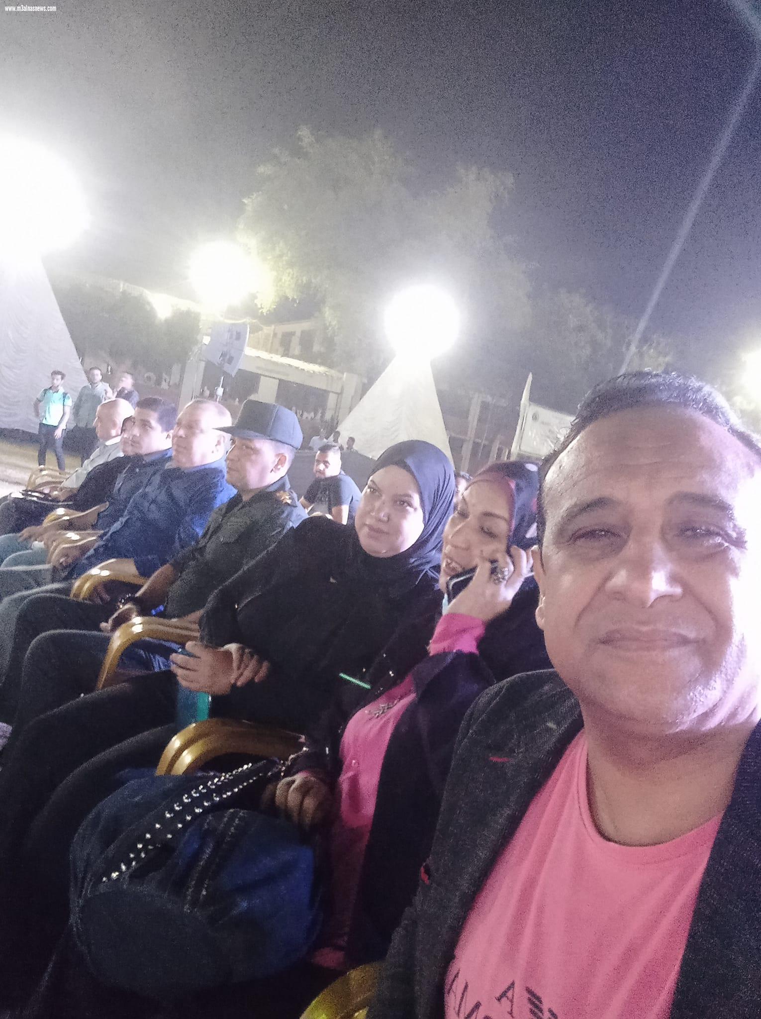 كليه التجارة بجامعه اسيوط تكرم المتفوقين والمتميزين