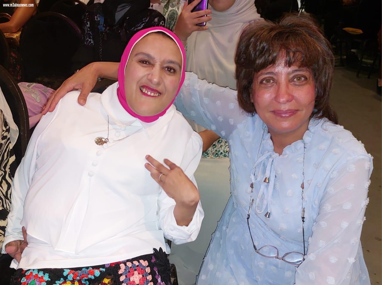 لمسة وفاء وحب فى حفل توقيع كتاب ... اسمع أصابع القدمين ... للكاتبة عزة محمود بساقية الصاوى