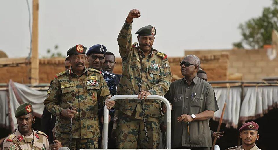 سيارة رئيس مجلس السيادة فى السودان تتعرض لحادث مروري يسببه نقيب شرطة