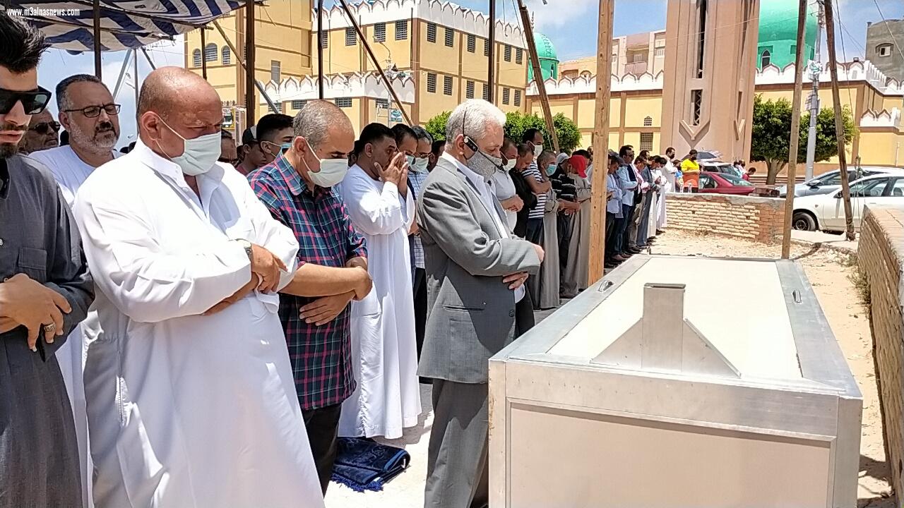 حمدين صباحى.. يؤدى صلاة الجنازة على شقيقته ببلطيم بحضور أبوعيطة