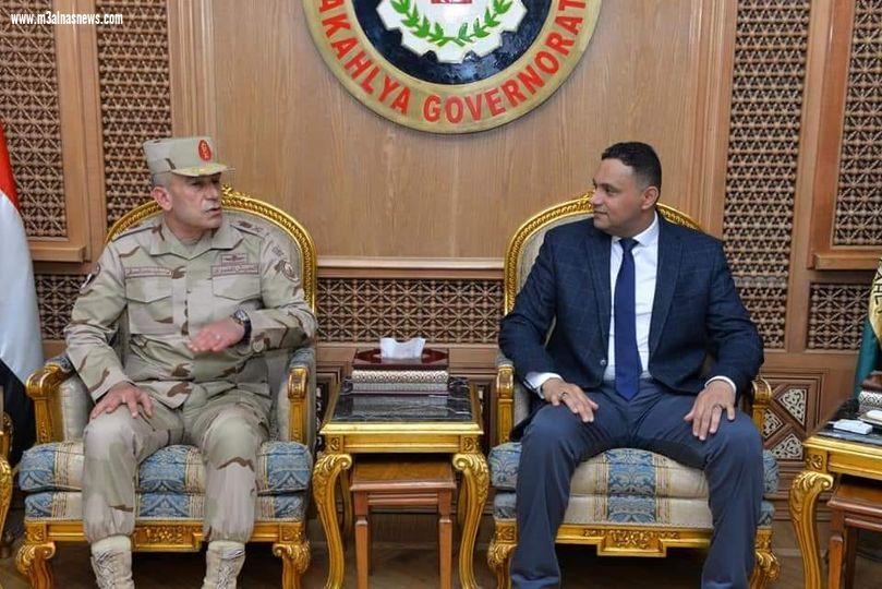 المحافظة استقبل رئيس اركان الدفاع الشعبى وكلف وكيل تعليم الدقهلية بمرافقتهم بجولة بمدارس التأسيس العسكري بأجا والمنصورة ..