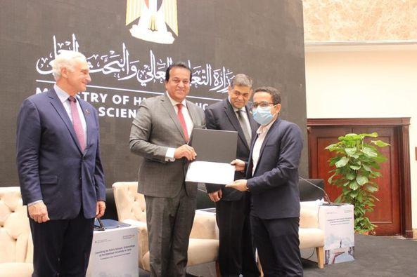 تخصيص ٣٠ منحة كاملة للمتفوقين من طلاب المدارس الحكومية ومدارس المتفوقين بالجامعة الأمريكية بالقاهرة