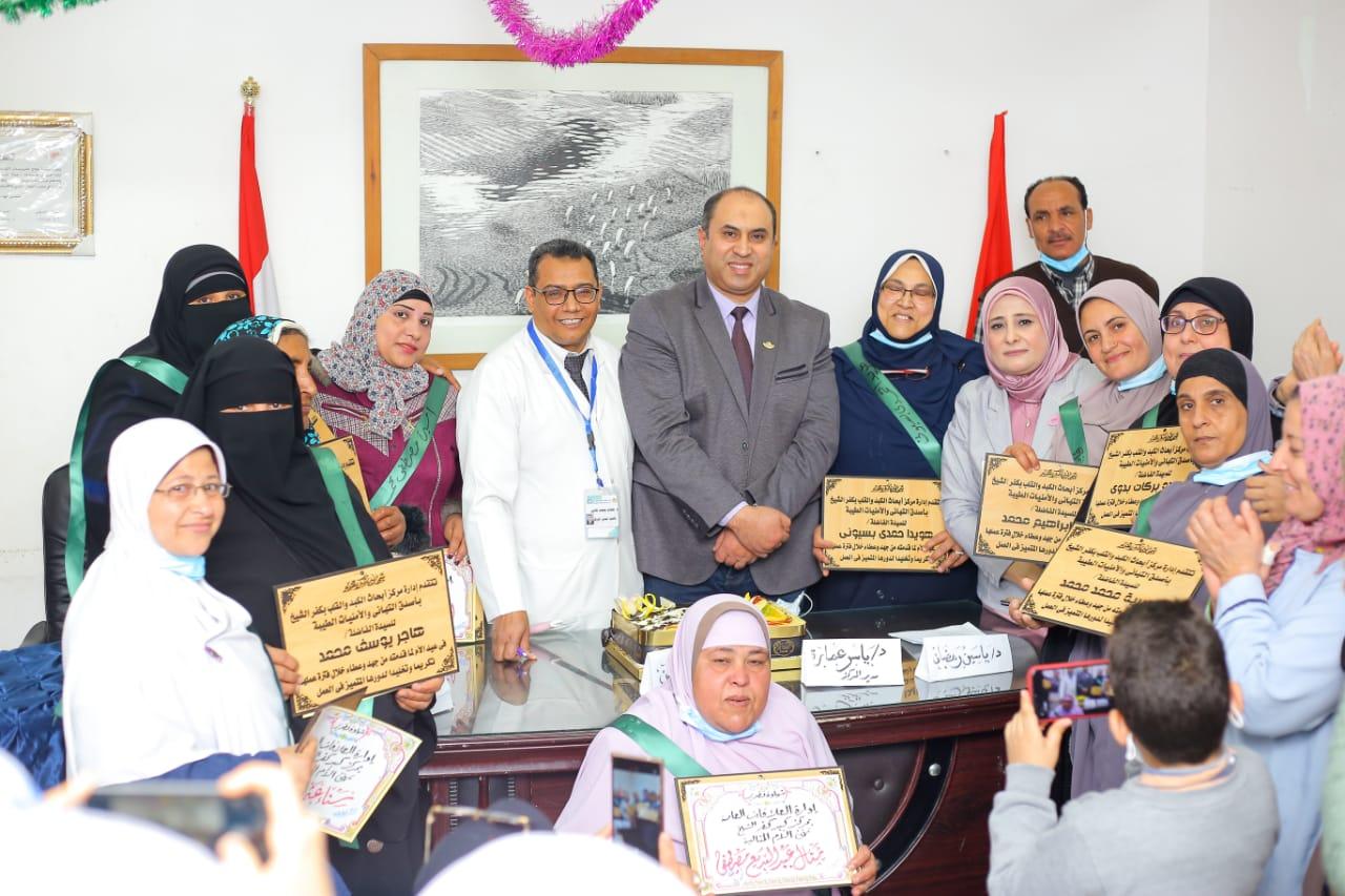 مركز أبحاث  الكبد بكفر الشيخ يكرم الامهات المثاليات 