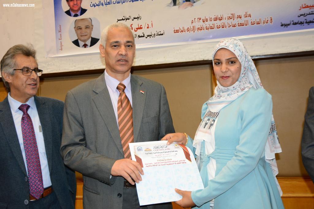   حوار أحمد الاسيوطي مع ا.د أحمد المنشاوي رئيس جامعه اسيوط