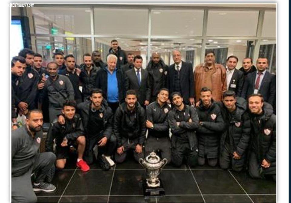 وزير الشباب يستقبل متوجى السوبر الافريقى بمطار القاهره ويشيد.بالبطولة الحاسمة