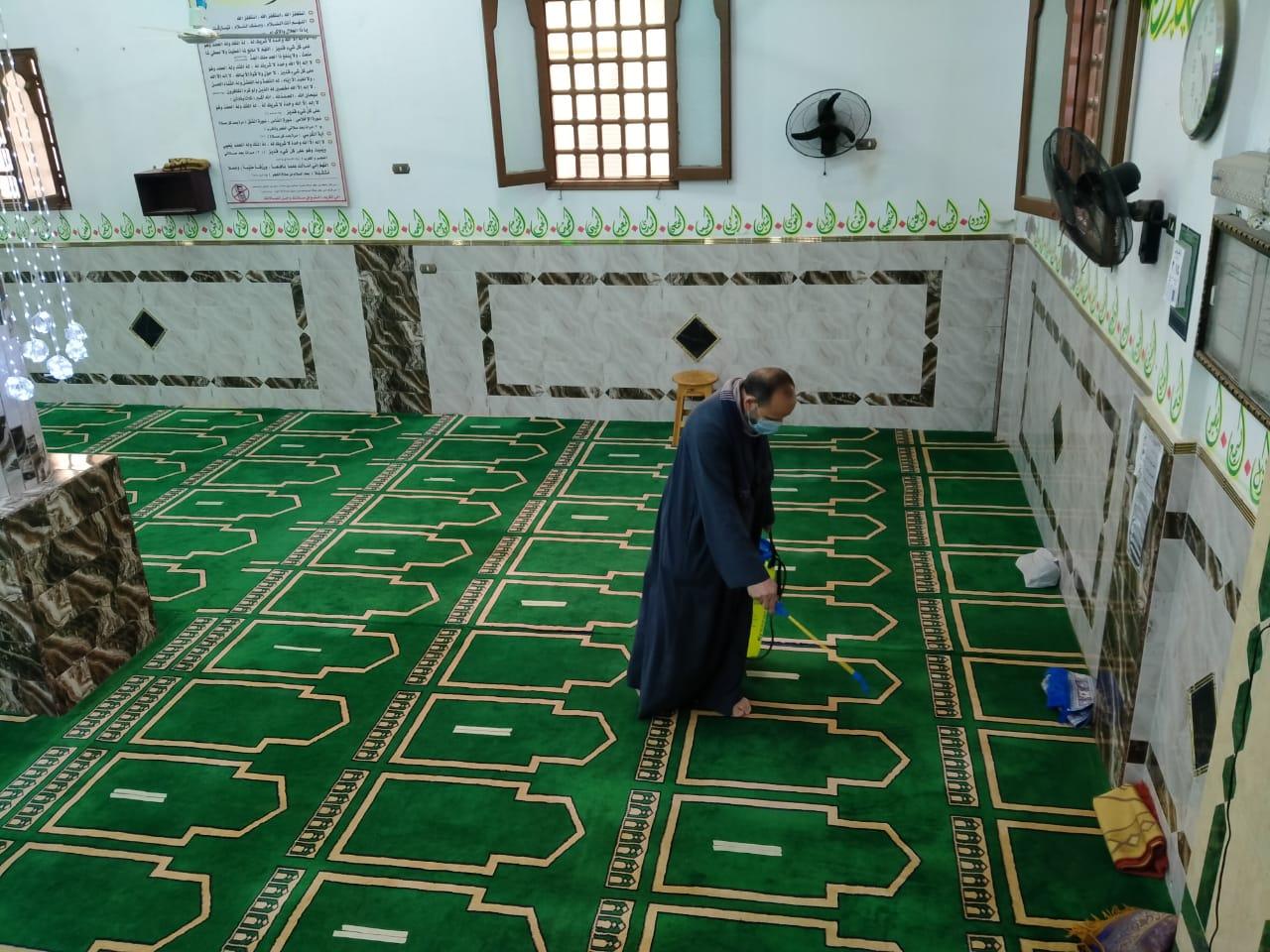 بالصور.. نور الدين يتابع أعمال التطهير والتعقيم لافتتاح مسجد.. وغرف العمليات لم ترصد مخالفات