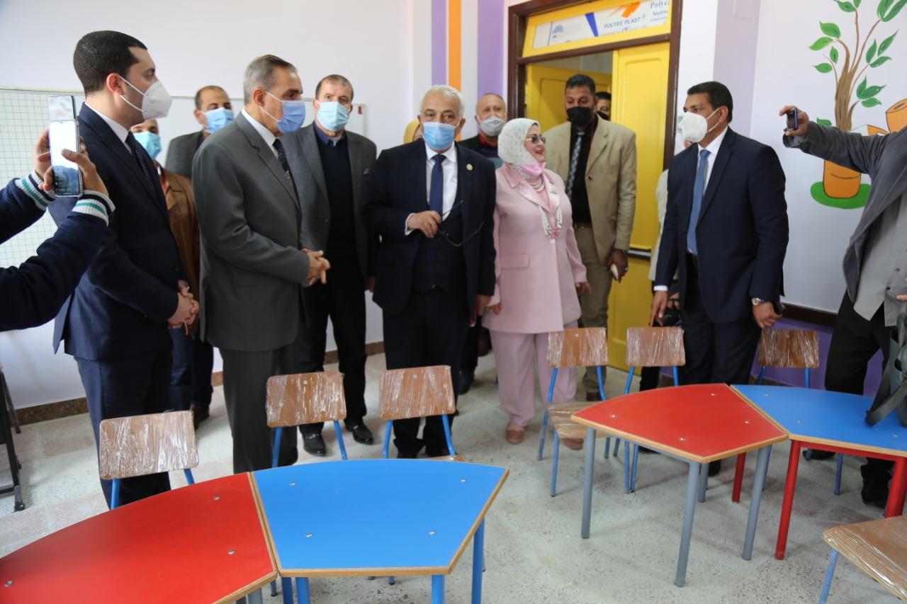 بالصور .. محافظ كفر الشيخ ونائب وزير التعليم يفتتحان المدرسة الدولية للغات 