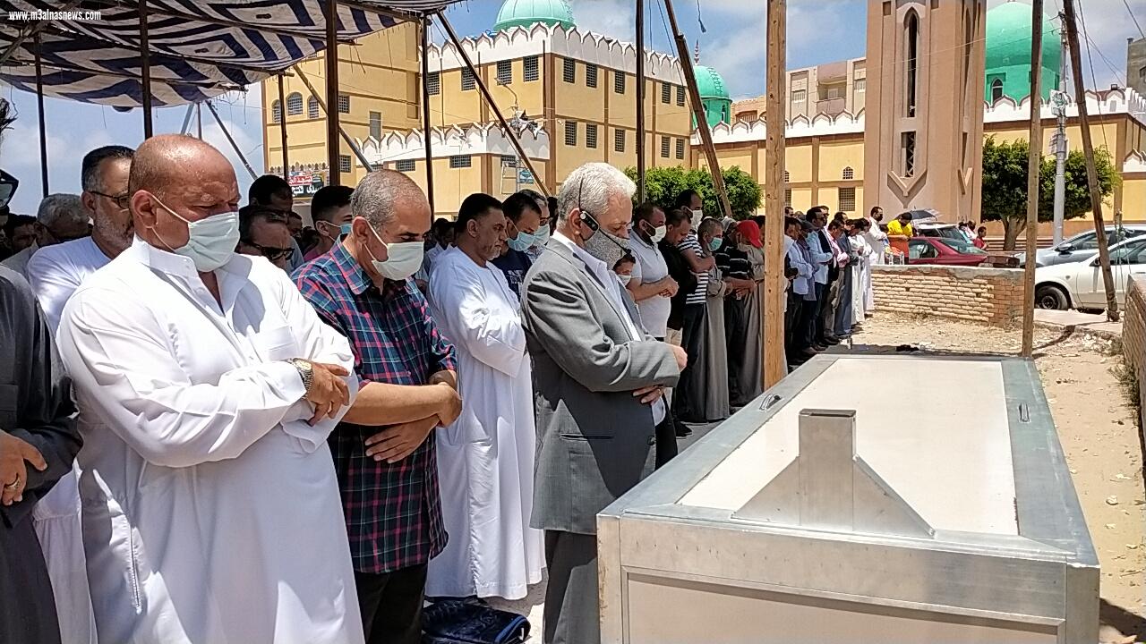 حمدين صباحى.. يؤدى صلاة الجنازة على شقيقته ببلطيم بحضور أبوعيطة