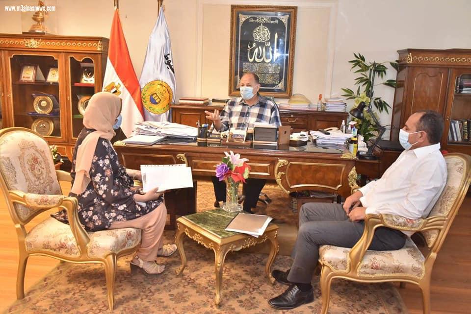 محافظ أسيوط يلتقى مساعد وزير الموارد المائية والري لبحث تنفيذ خطة الوزارة للتحول إلى نظم الري الحديث وتأهيل المساقي