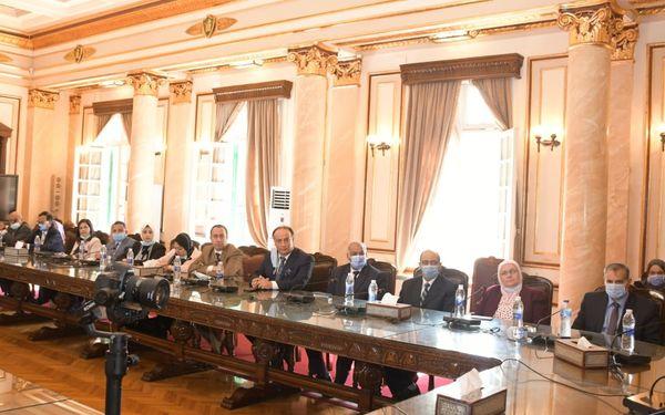 خالد عبد الغفار يشيد بالمنصة التعليمية الذكية لجامعة القاهرة و د . الخشت: تحولنا الآن إلى جامعة ذكية من الجيل الثالث 