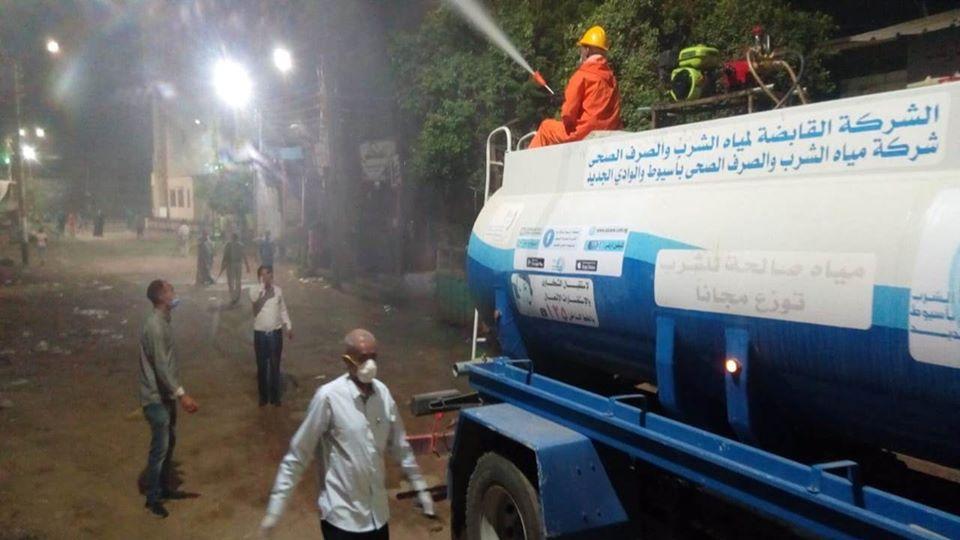 حملات رش وتطهير منشأت خدمية وأماكن حيوية بمراكز أسيوط للوقاية من فيروس كورونا المستجد 