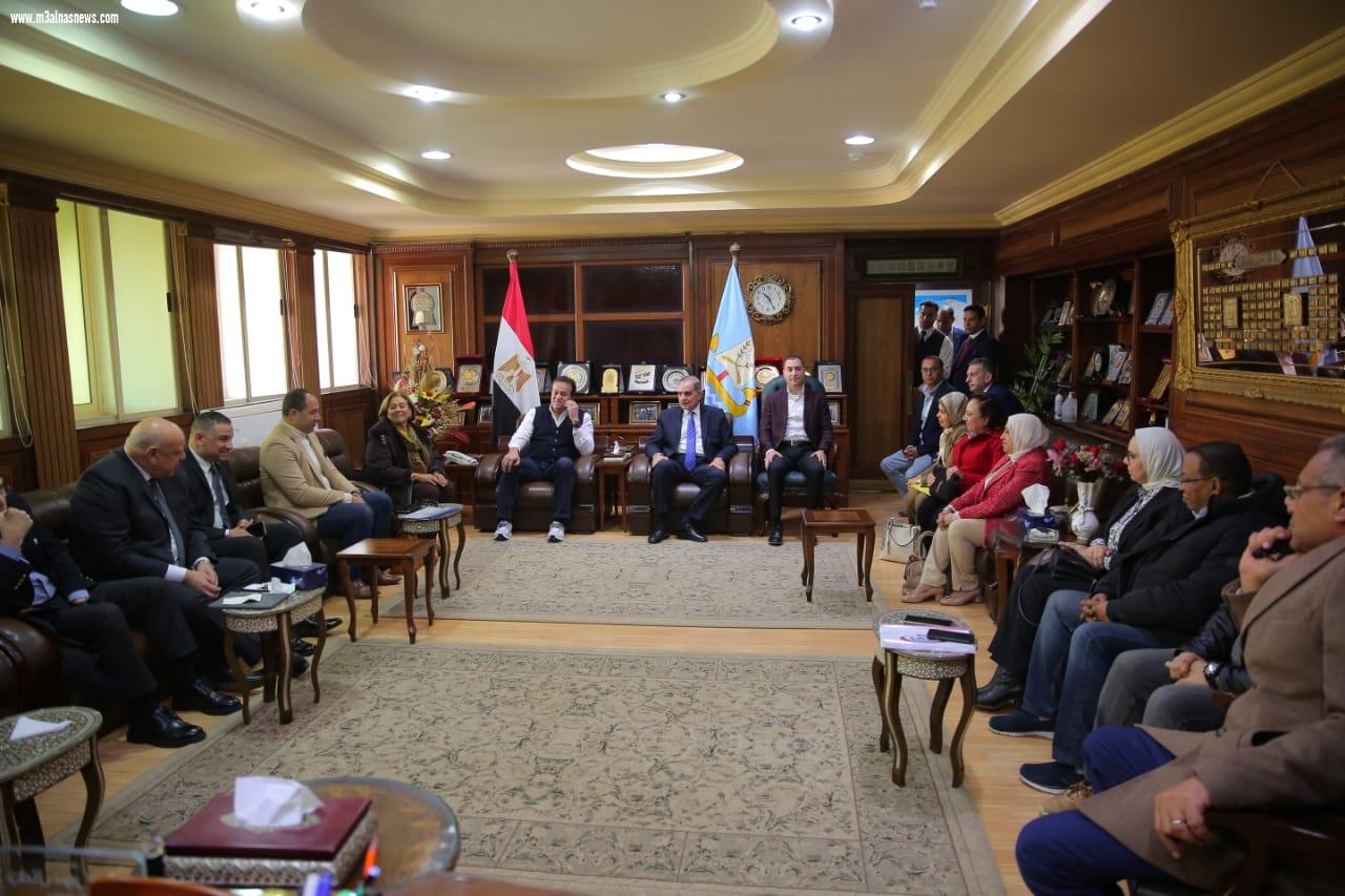 وزير الصحة ومحافظ كفرالشيخ يتفقدان مستشفى كفر الشيخ العام ويوجهان بتكثيف العمل بالعيادات المسائية
