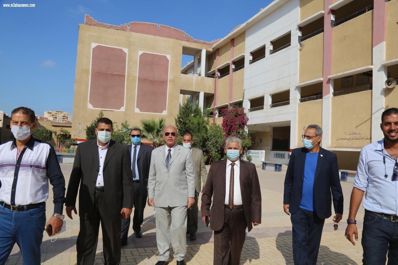  قيادات تعليم كفر الشيخ فى جولات مكوكية على المدارس مع بداية العام الدراسى