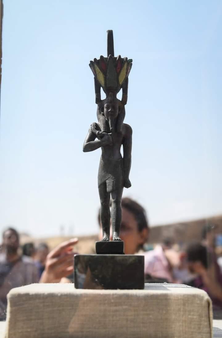 الاثار تعلن عن كشف 59 تابوتا خشبيا و 28 تمثالا داخل آبار للدفن بسقارة