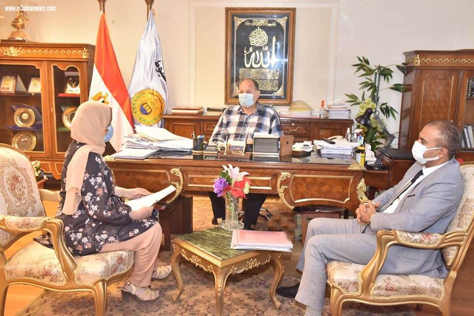 محافظ أسيوط يلتقى مساعد وزير الموارد المائية والري لبحث تنفيذ خطة الوزارة للتحول إلى نظم الري الحديث وتأهيل المساقي