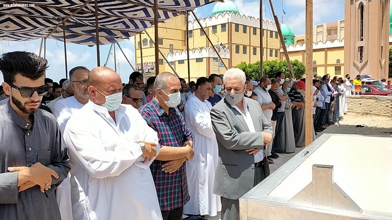 حمدين صباحى.. يؤدى صلاة الجنازة على شقيقته ببلطيم بحضور أبوعيطة