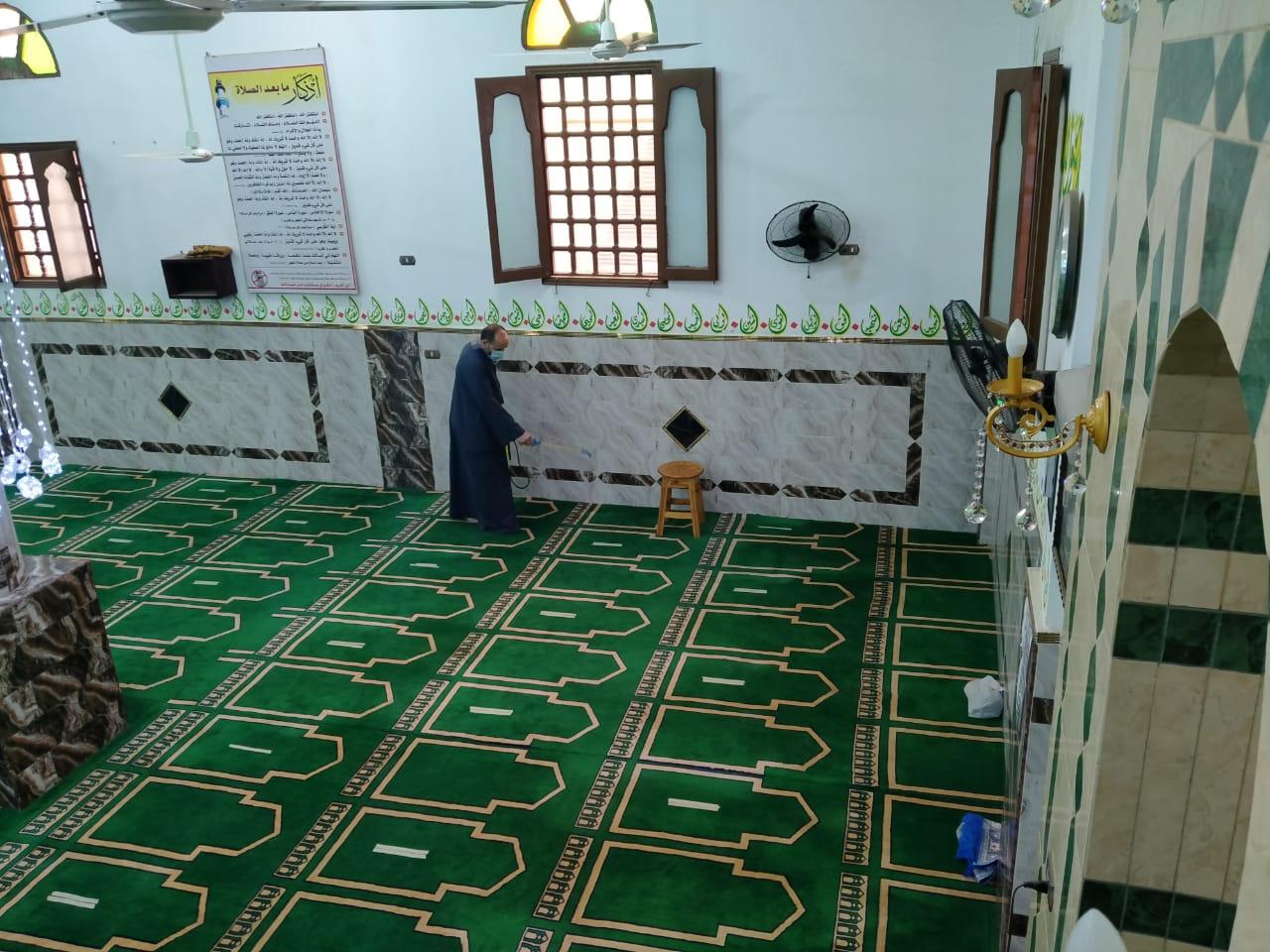 بالصور.. نور الدين يتابع أعمال التطهير والتعقيم لافتتاح مسجد.. وغرف العمليات لم ترصد مخالفات