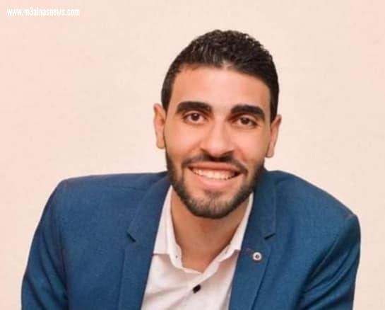 أحمد عيسى عبدالله ينتهي من كتابه الجديد 