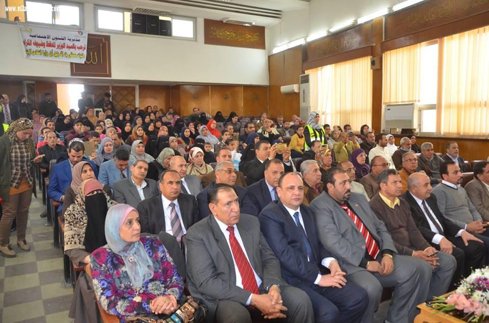 محافظ كفرالشيخ يكرم 10 أمهات مثاليات في احتفالية عيد الأم