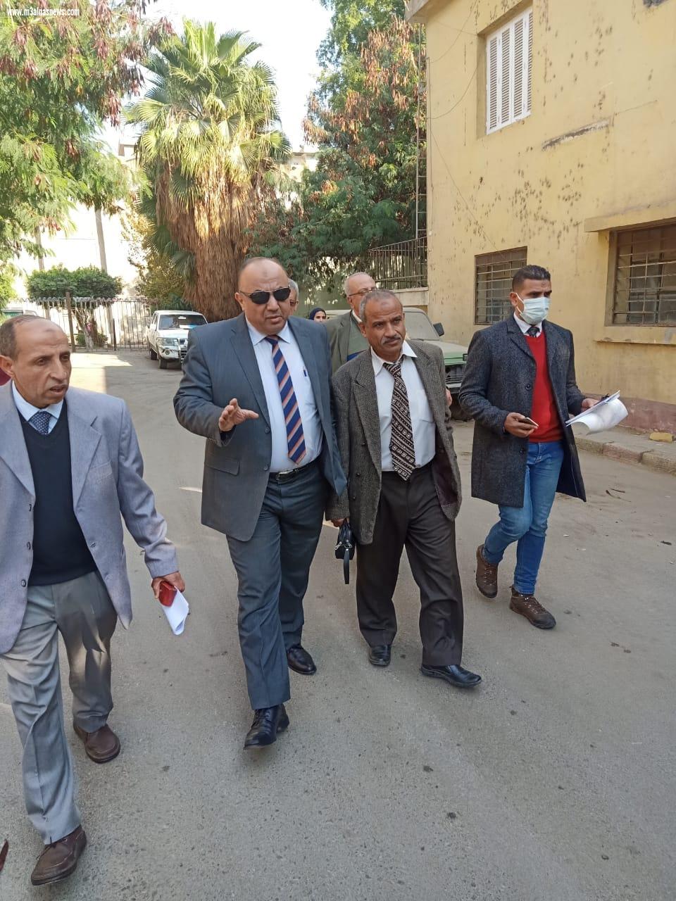 محافظ أسيوط يؤكد أهمية تنمية الثروة الحيوانية والداجنة .. ونائب وزير الزراعة يتفقد إدارة التلقيح الاصطناعي بمديرية الطب البيطري