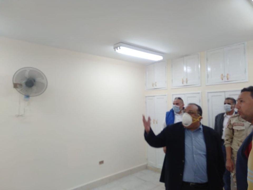 رئيس جامعة حلوان يتفقد مباني المدن الجامعية المخصصة لعزل مرضى فيروس كورونا.