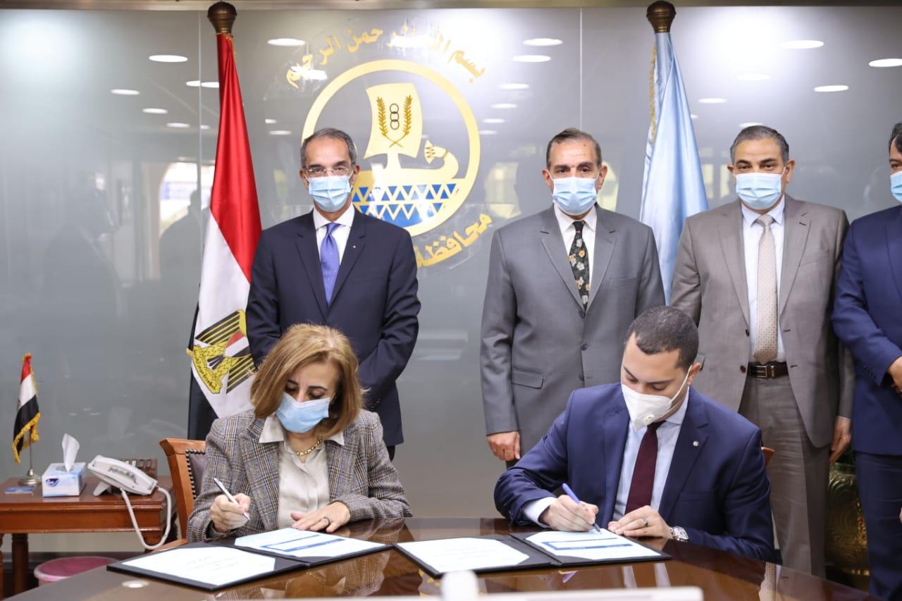 توقيع مذكرة تفاهم بين كفر الشيخ ووزارة الاتصالات لاستخدام تكنولوجيا المعلومات.. صور