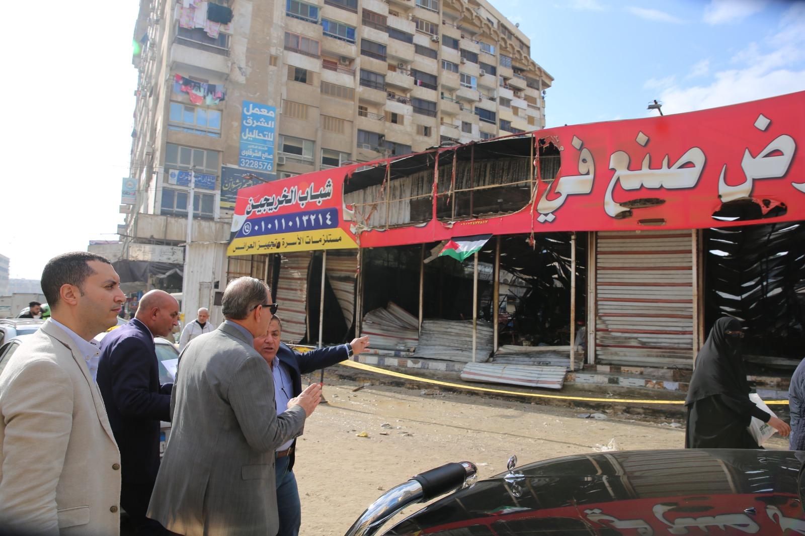 محافظ كفر الشيخ يتفقد معرض الملابس المتضرر من الحريق بوسط العاصمة