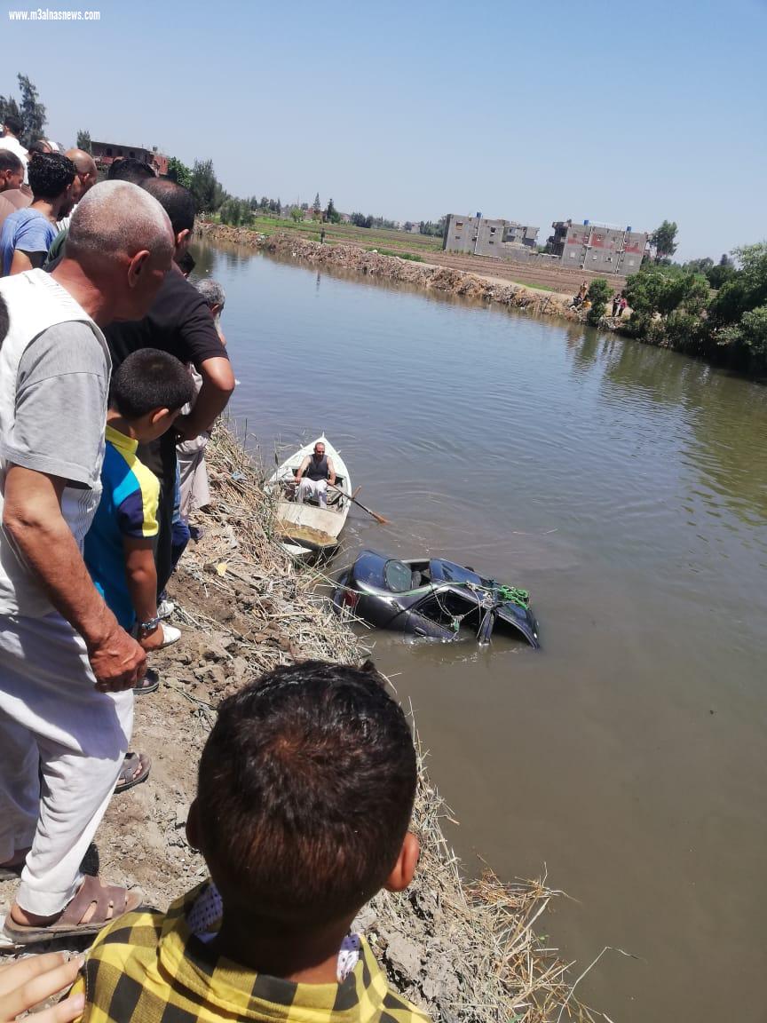 إصابة 4 أشخاص إثر انقلاب سيارتهم بإحدى الترع بكفرالشيخ