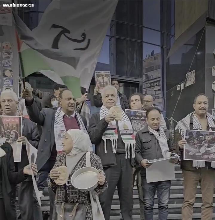 بالصور: صباحى ... يشارك الصحفيين تظاهرهم دعما لفلسطين على سلالم النقابه