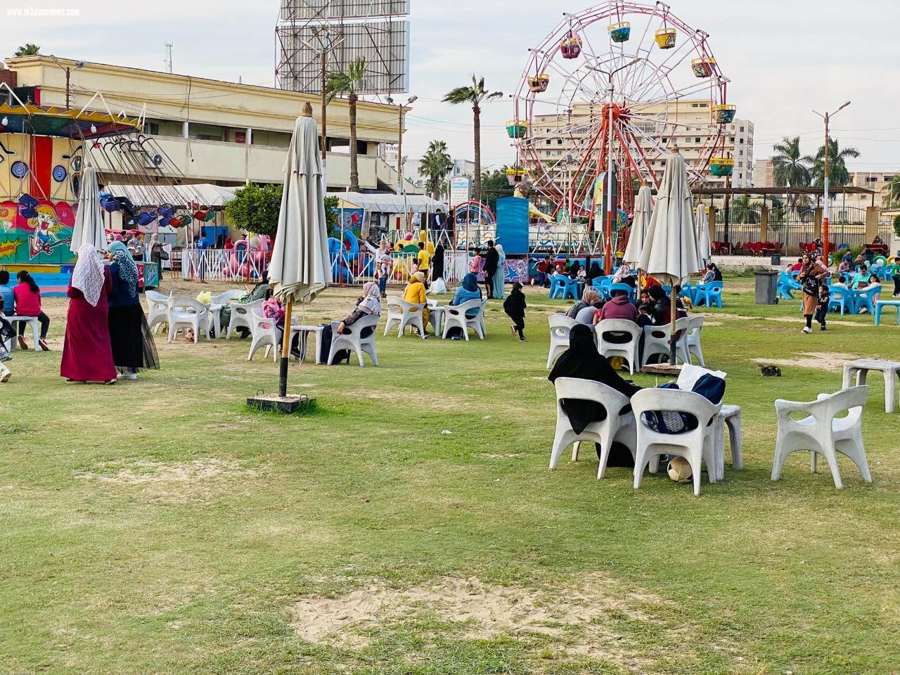 توافد الآلاف على حدائق كفر الشيخ والمتنزهات ومصيف بلطيم في أول أيام عيد الأضحى