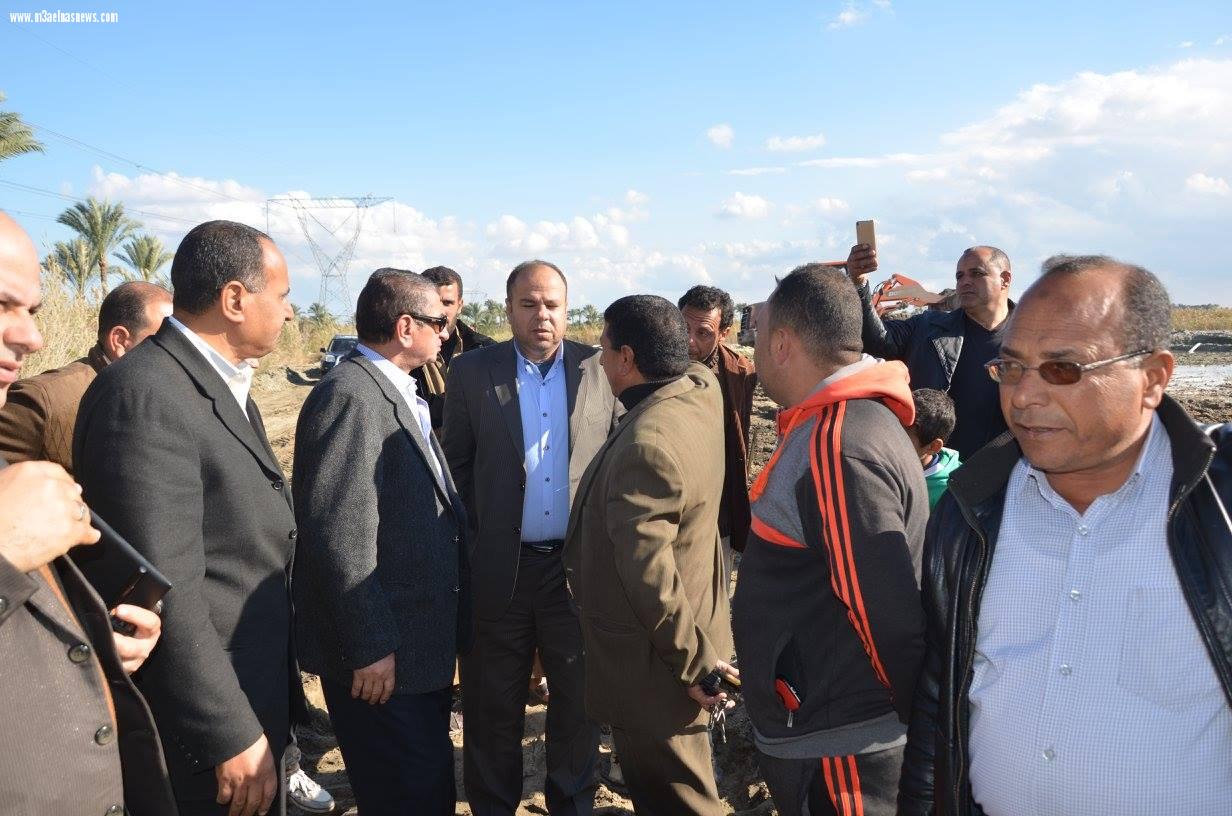 محافظ كفرالشيخ يتابع أعمال إنشاء مصنع الرمال السوداء بالبرلس باستثمارات تتخطى مليار جنيه