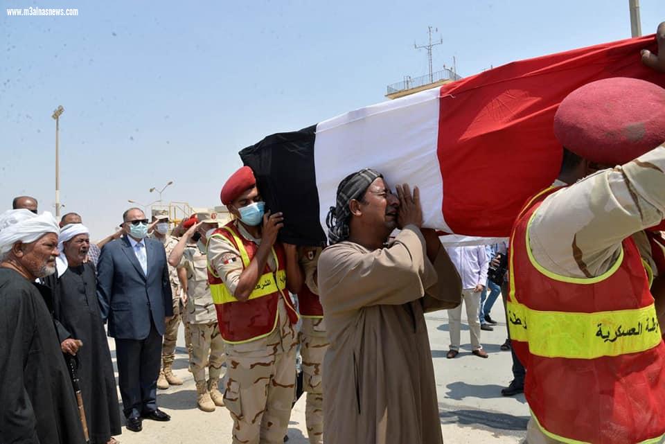 محافظ أسيوط ورئيس أركان المنطقة الجنوبية العسكرية يتقدمان الجنازة العسكرية للشهيد البطل 