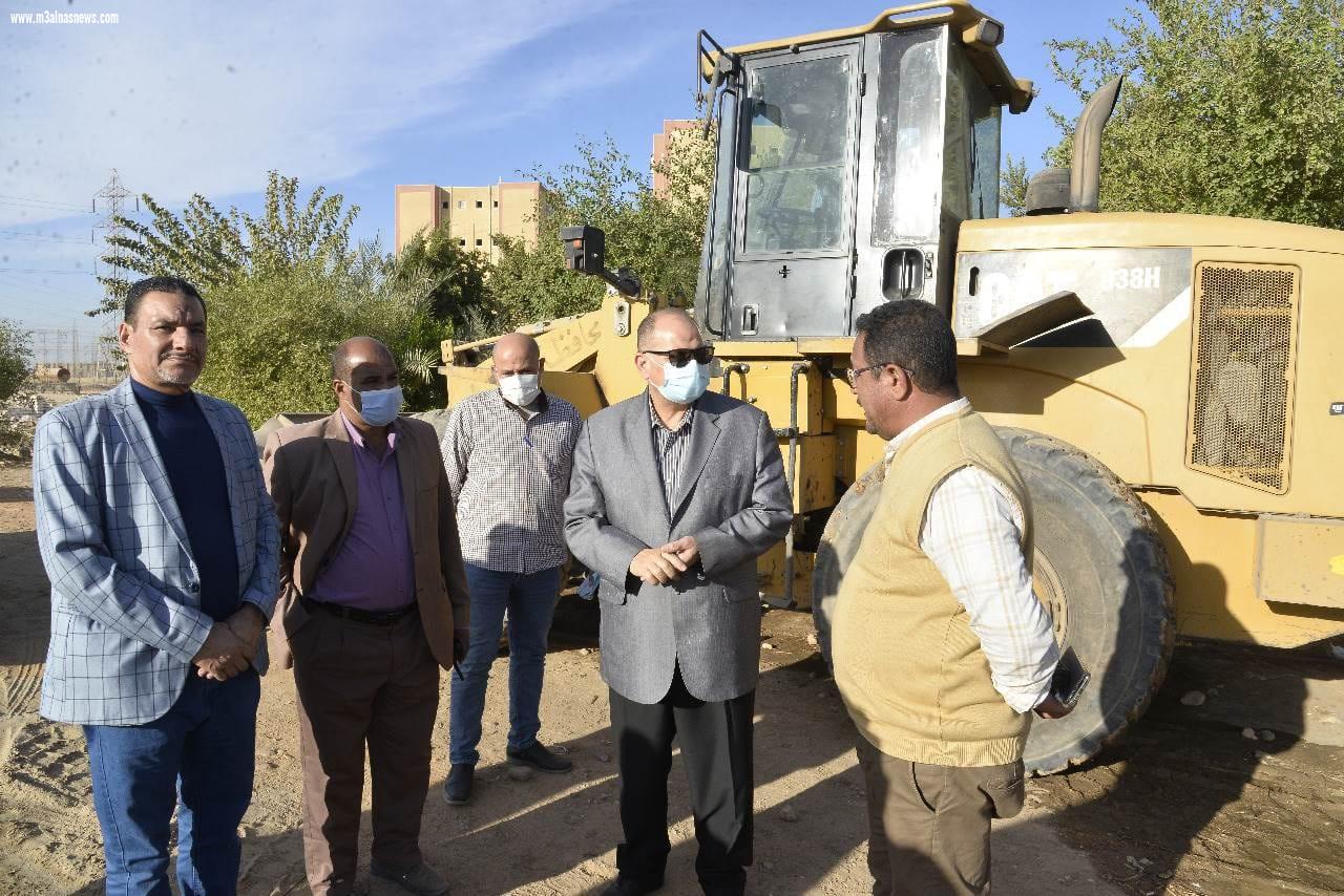محافظ أسيوط يتفقد أعمال تطوير ورفع كفاءة طريق المطار والصحراوى الغربي ومدخل مدينة ناصر الجديدة ضمن خطة المحافظة لتطوير الطرق ورفع كفائتها