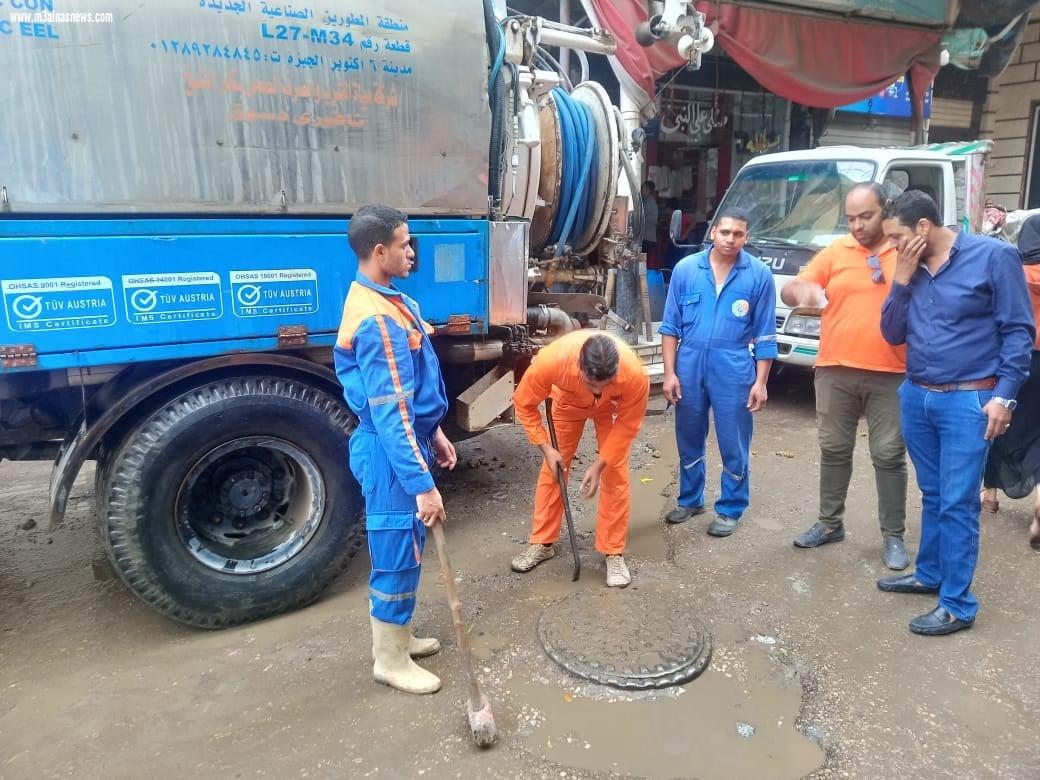  وقف أعمال بناء مخالف وصيانة وتطهير خطوط الصرف الصحي واستكمال أعمال الرصف بدسوق
