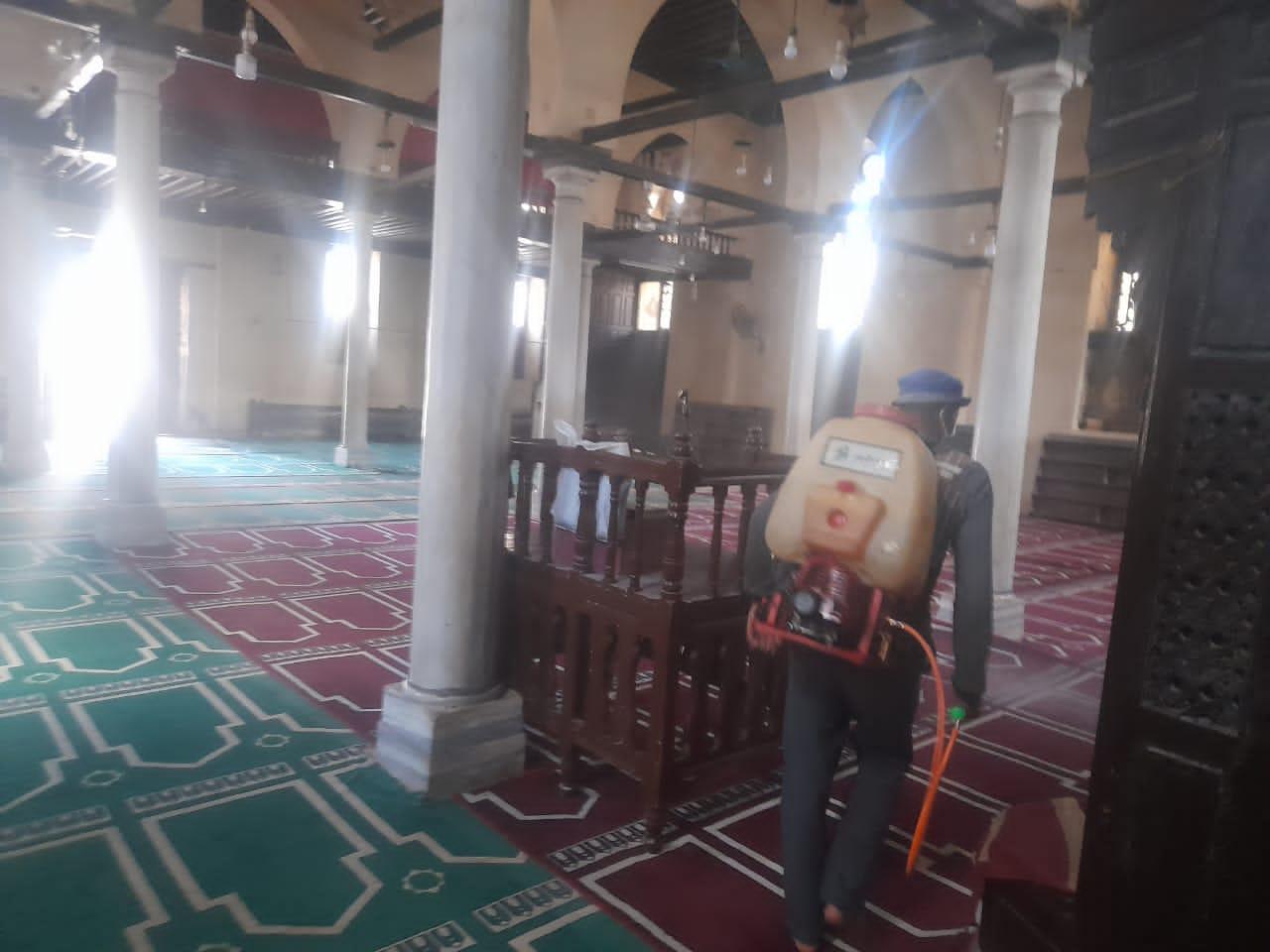 بالصور.. نور الدين يتابع أعمال التطهير والتعقيم لافتتاح مسجد.. وغرف العمليات لم ترصد مخالفات