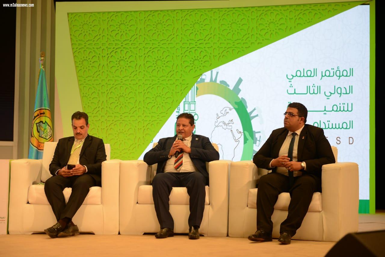 الشربيني يهدى خارطة طريق  للتكيف  المناخي للانشطة الفردية في مؤتمر التغيرات المناخية